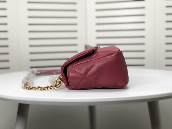 シャネルバッグ背面デザイン